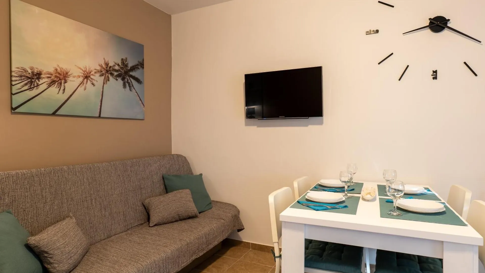 Apartment Wish - Two Bedrooms With 2 Ac Renewed Pag Town 0*,  Κροατία